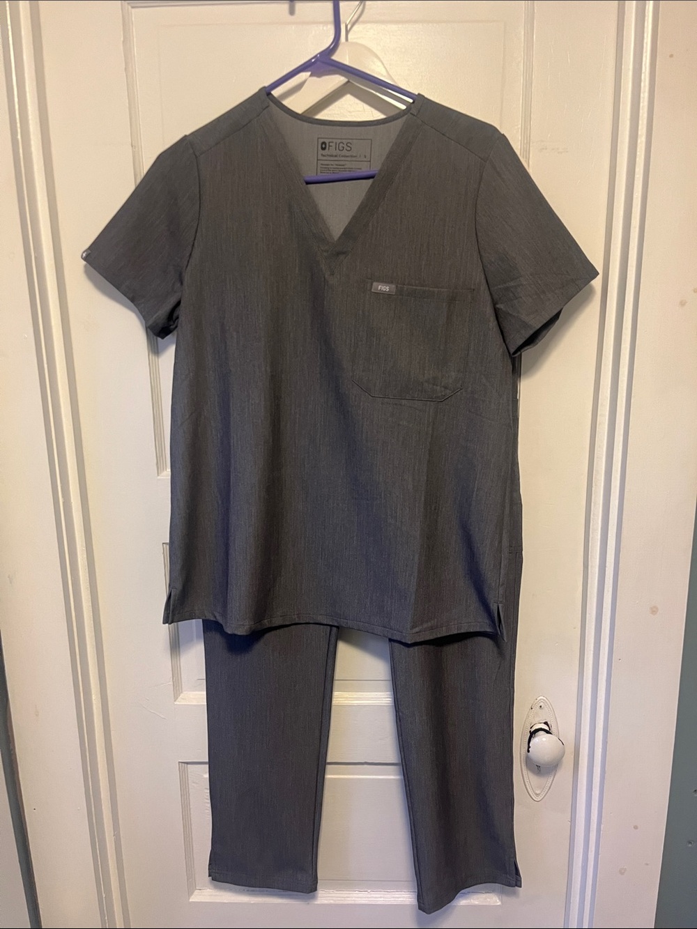 W’s EUC Figs Graphite Scrub Set - Top & Pants, size small